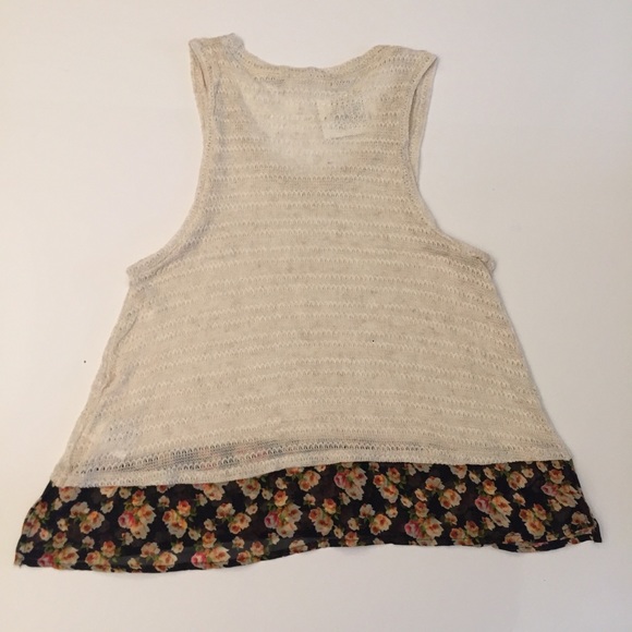NWT Knit tank top with floral ruffle - Picture 2 of 3